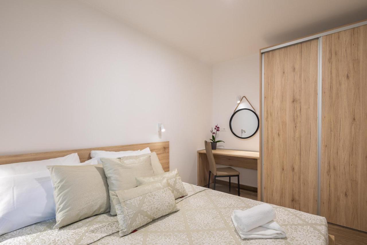 Direct Beach Apartments Jesenice  Buitenkant foto