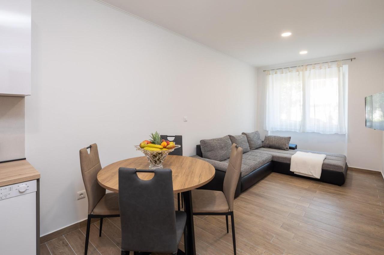 Direct Beach Apartments Jesenice  Buitenkant foto