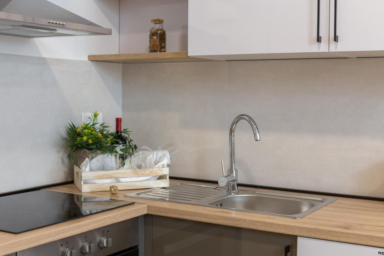 Direct Beach Apartments Jesenice  Buitenkant foto