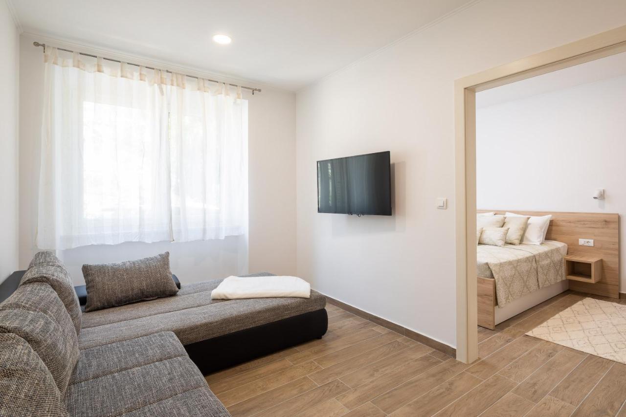 Direct Beach Apartments Jesenice  Buitenkant foto