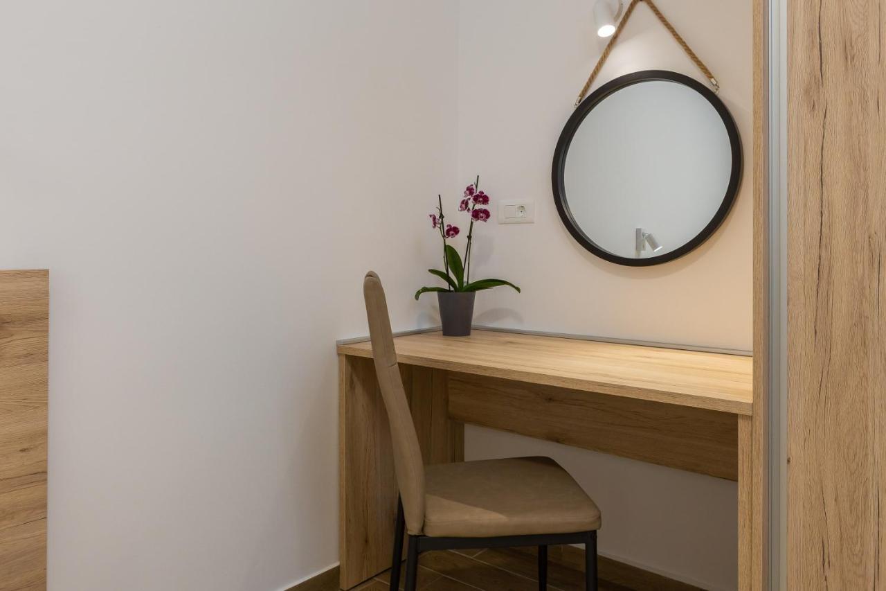 Direct Beach Apartments Jesenice  Buitenkant foto