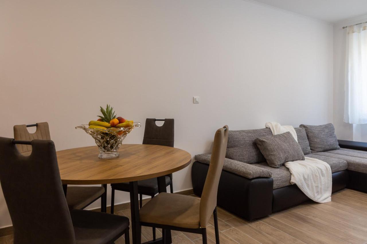 Direct Beach Apartments Jesenice  Buitenkant foto